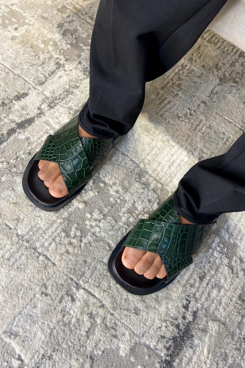 FOLUSHO Crisscrossed Croc Slippers